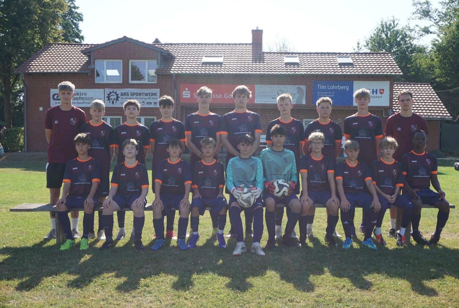 🔴🔵 C-Jugend 🔵🔴

JSG Radolfshausen/ Gleichen 1 

Saison 2026/2027 

Hintere Reihe (v.l.): Kevin Gellert (Trainer), Poldi, Leo, Cedric, Johannes, Conner, Paul, Finn Ole, Yorrick, Nick Butzke (Trainer) 
Vordere Reihe (v.l.): Kiran, Jonathan, Noah, Jano, Raphael, Milan, Nils, Max, Lenn, Abdul 

Es fehlen: Luis, Mika, Elsjon, Julius, Denzel, Henry