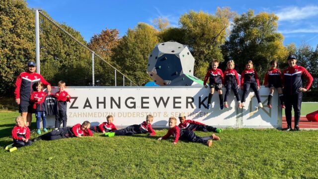 🔴🔵Neue Trainingsanzüge für unsere G-Jugend!👕⚽

Unsere jüngsten Kicker dürfen sich über neue Trainingsanzüge freuen! Ein großes Dankeschön geht an das @zahngewerk Seulingen für die großzügige Unterstützung und das Sponsoring unserer Mannschaften 🙌🏼

Wir freuen uns sehr über dieses Engagement für unseren Nachwuchs und wissen die Unterstützung für unseren Verein sehr zu schätzen ❤️💙

#SGGleichenRadolfshausen #GJugend #Nachwuchsfußball #Sponsoring #Danke